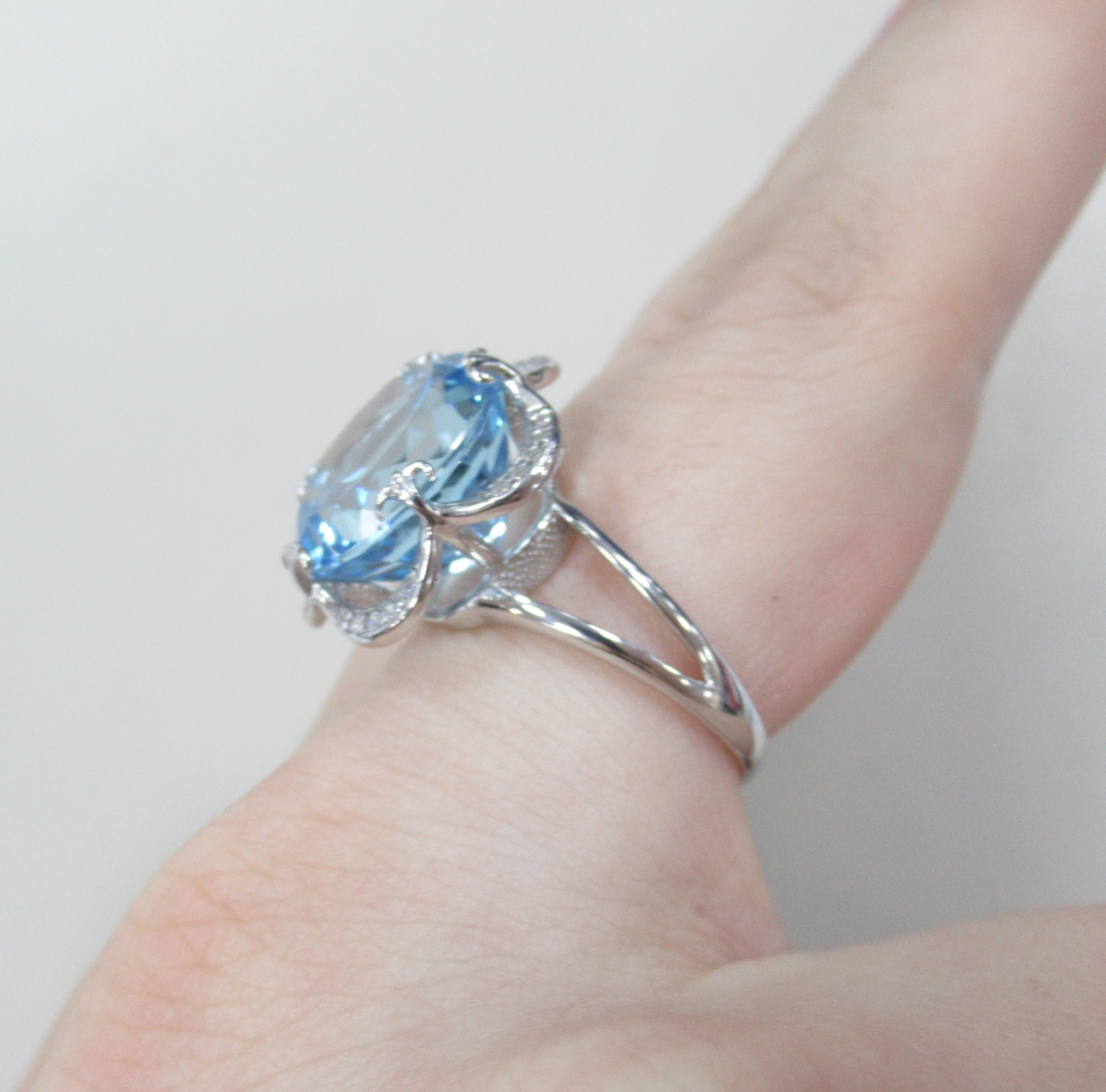 Серебряное кольцо с топазом